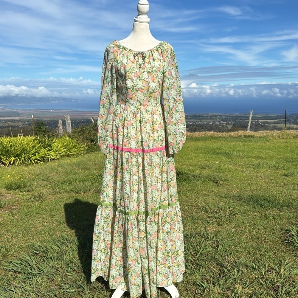 Vintage 70s Floral hippie Peasant long sleeve Tired Maxi Dress 9